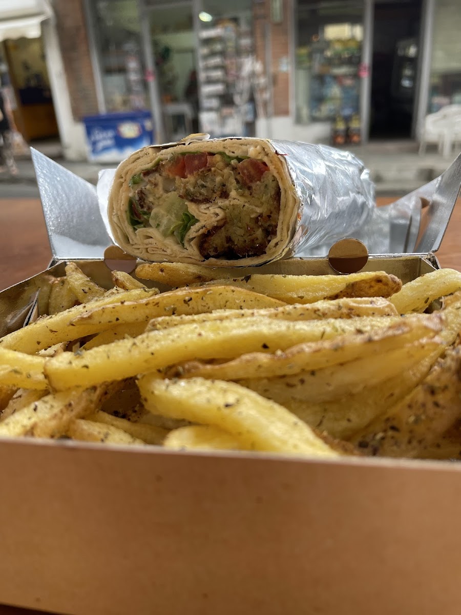 I Sitzia Tou Mavrou Souvlaki Platres-4