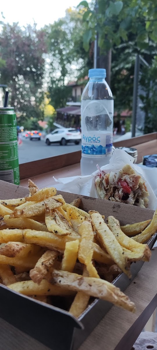 I Sitzia Tou Mavrou Souvlaki Platres-5