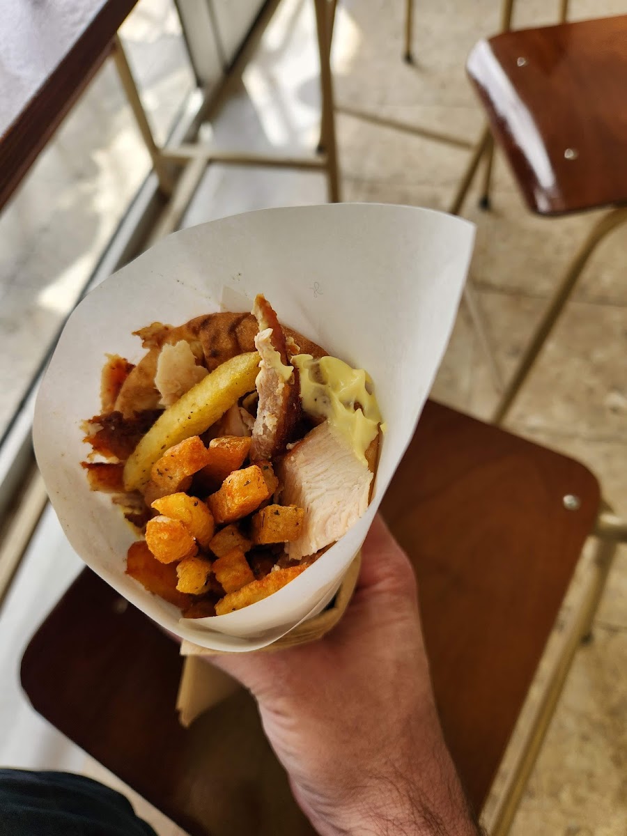 I Sitzia Tou Mavrou Souvlaki Platres-7